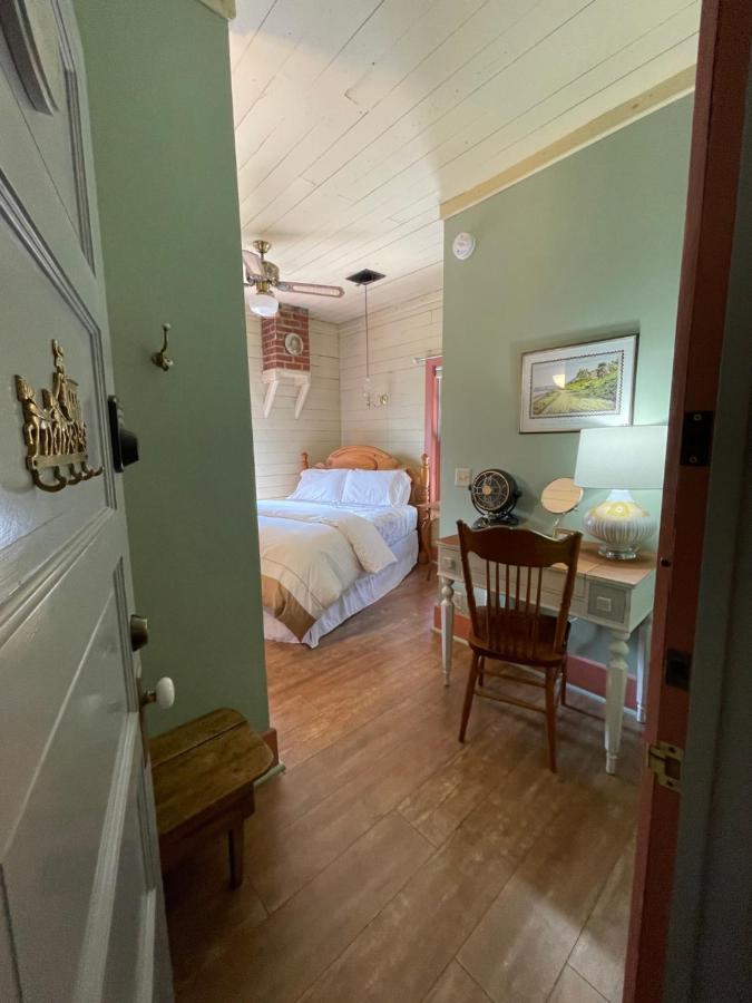 ווינונה Carriage House Bed & Breakfast מראה חיצוני תמונה