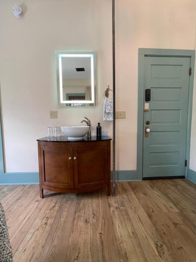 ווינונה Carriage House Bed & Breakfast מראה חיצוני תמונה