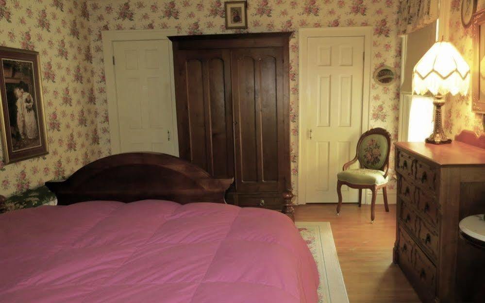 ווינונה Carriage House Bed & Breakfast מראה חיצוני תמונה